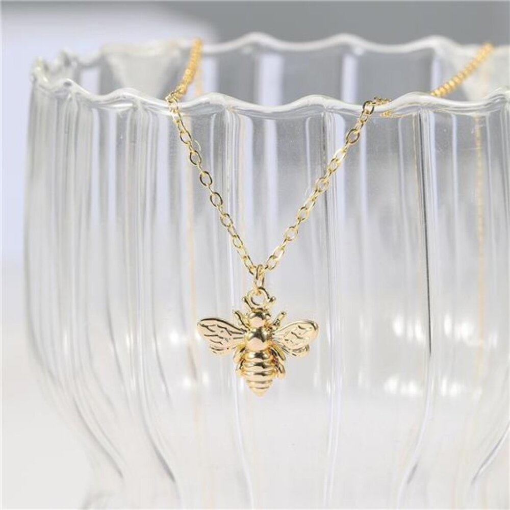 14K Gold-Plated Bee Pendant Necklace | Dainty Minimalist Chain | Elegant - Picture 5 of 5